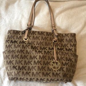 Micheal kors purse and wallet